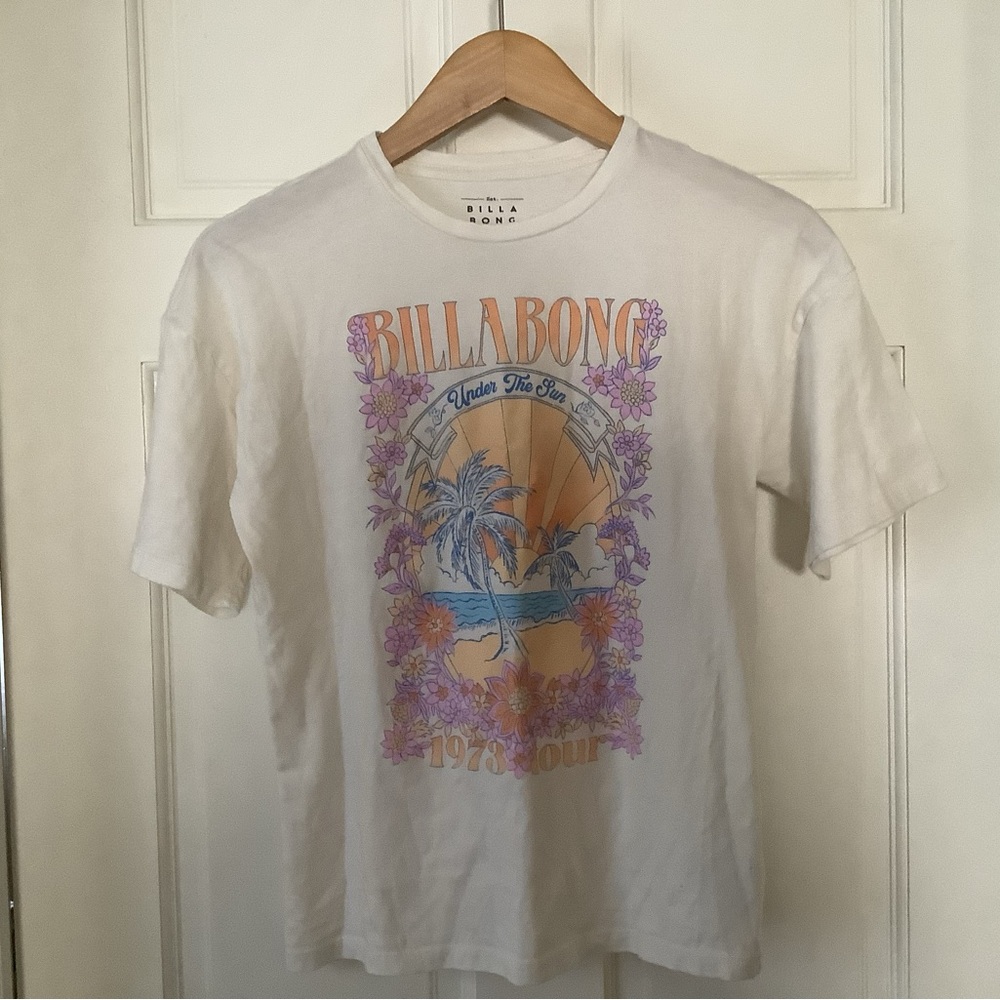 BILLABONG youth size large short sleeve t shirt with floral beach print